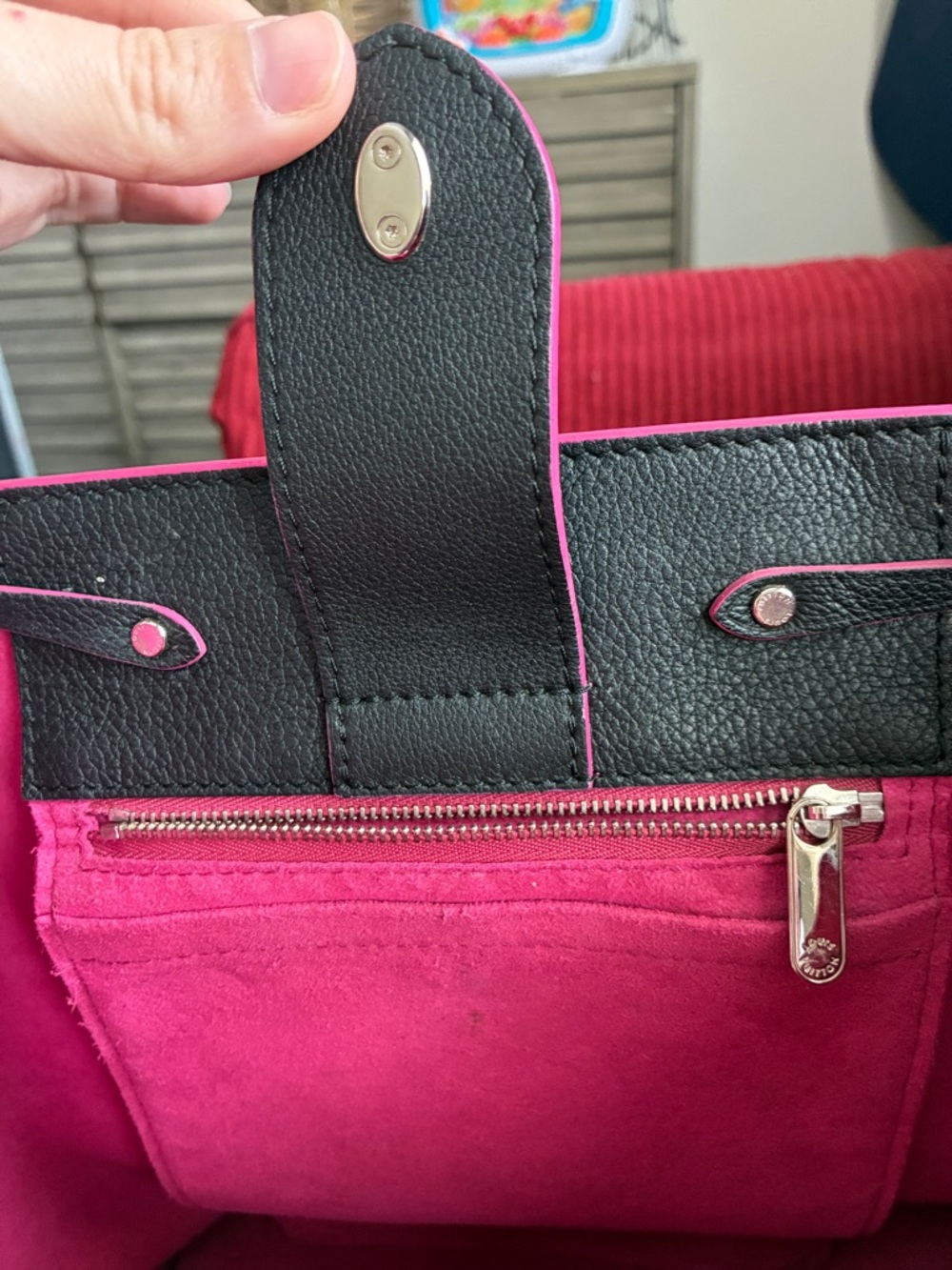 Louis Vuitton Black and Pink Shoulder Bag with Elegant Design - Picture 15 of 15